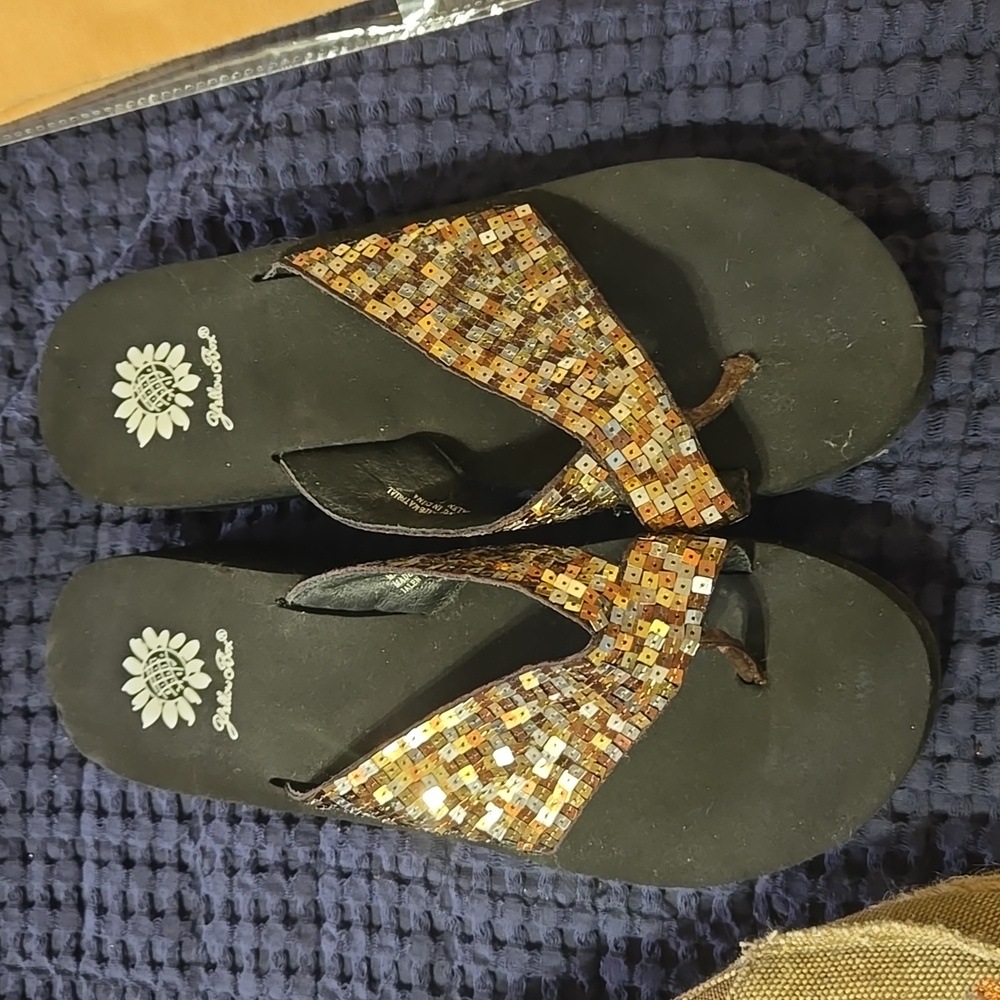 Yellow box Flip Flops Sz 9